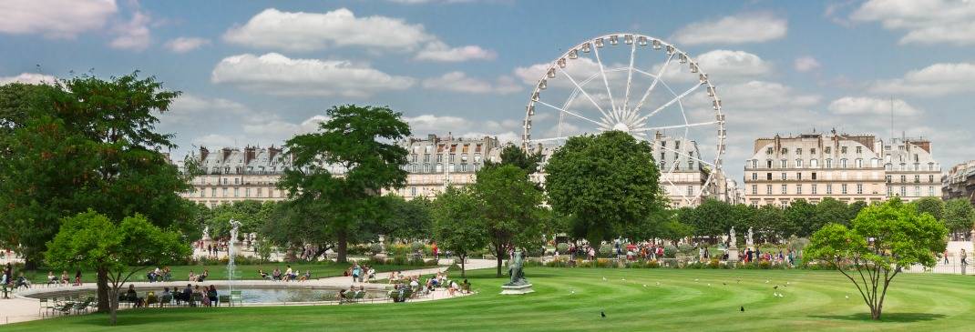 Pariser Park im Sommer